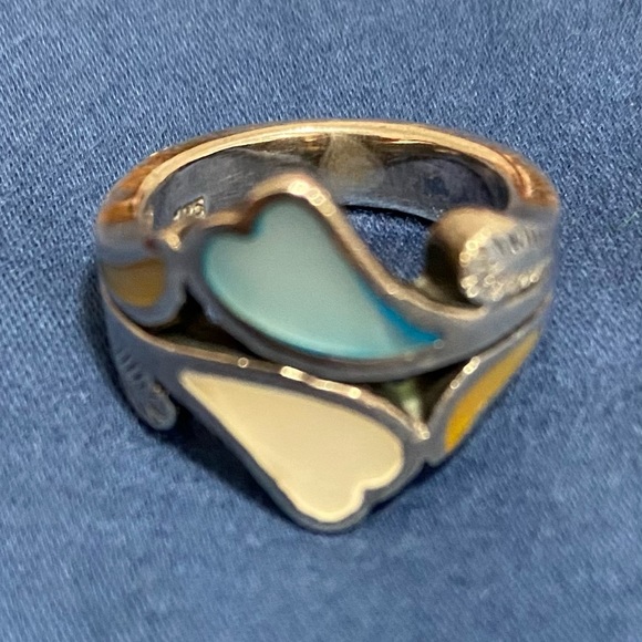 Beautiful Silver and Mother of Pearl Ring - Picture 2 of 4